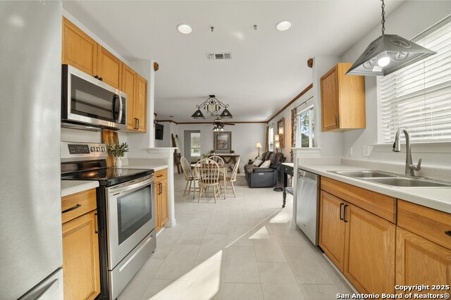 Listing photo id 9 for 104 Amelia Ct