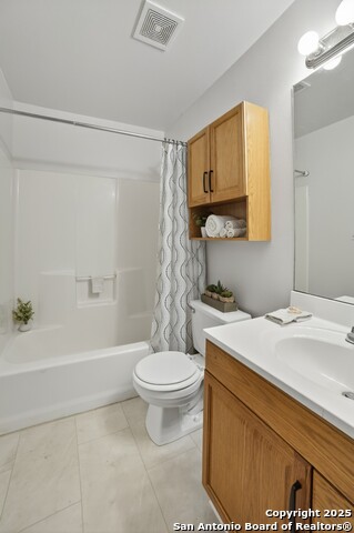 Listing photo id 13 for 104 Amelia Ct