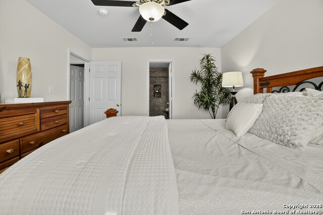 Listing photo id 17 for 104 Amelia Ct