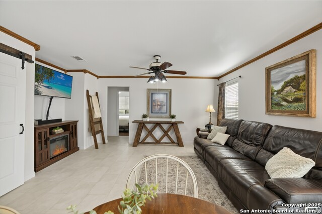 Listing photo id 3 for 104 Amelia Ct