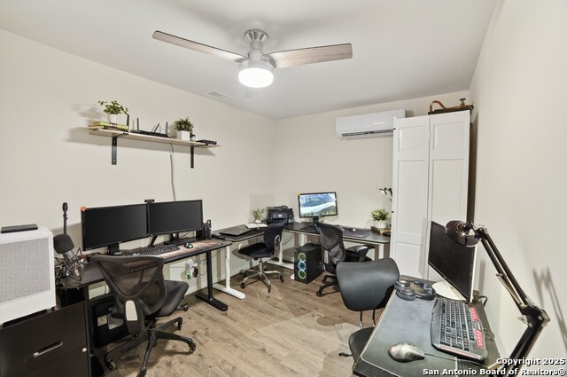 Listing photo id 4 for 104 Amelia Ct