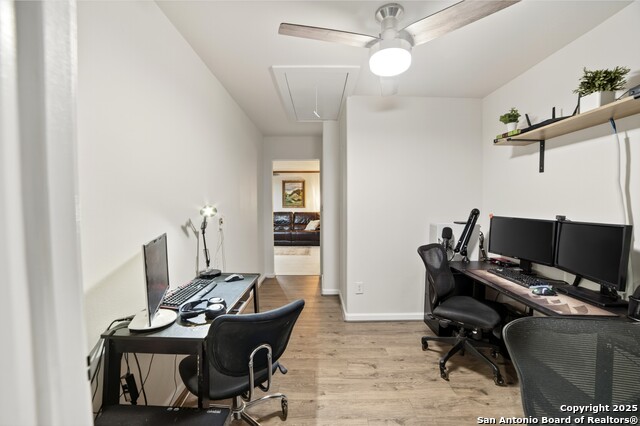 Listing photo id 5 for 104 Amelia Ct