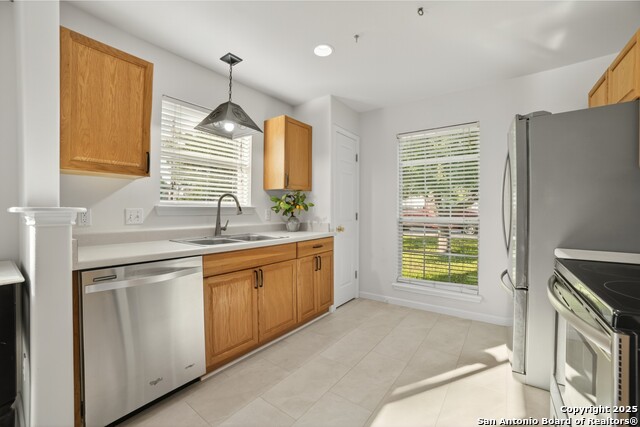 Listing photo id 7 for 104 Amelia Ct