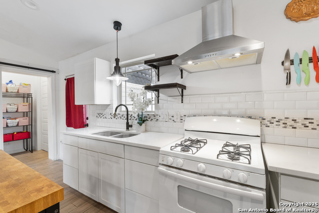 Listing photo id 8 for 519 Sandalwood