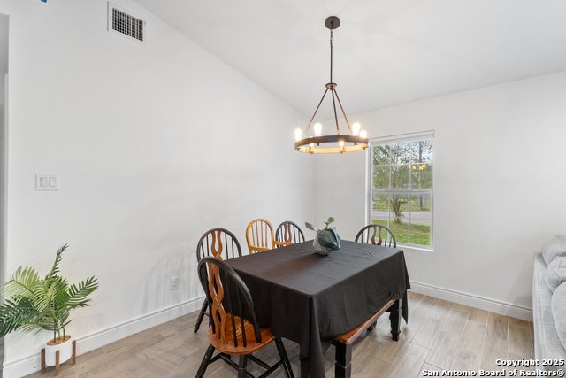 Listing photo id 9 for 519 Sandalwood