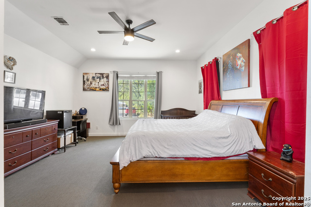 Listing photo id 13 for 519 Sandalwood