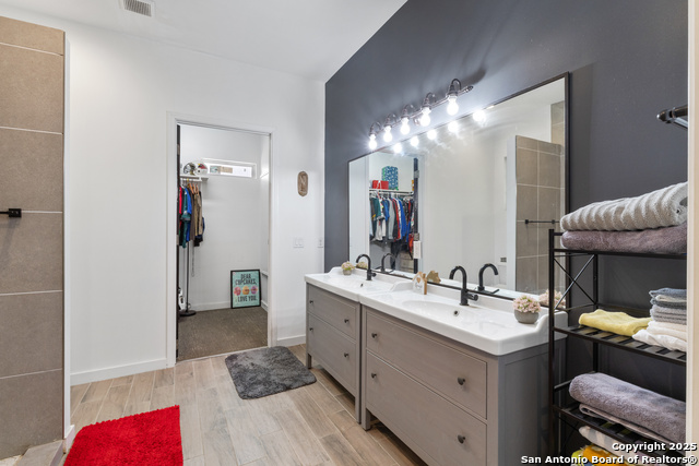 Listing photo id 14 for 519 Sandalwood