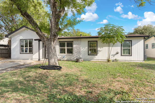 Listing photo id 0 for 519 Sandalwood