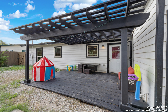 Listing photo id 23 for 519 Sandalwood