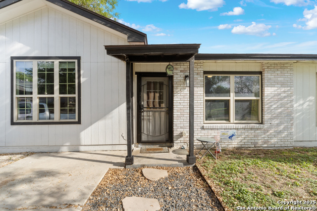 Listing photo id 2 for 519 Sandalwood