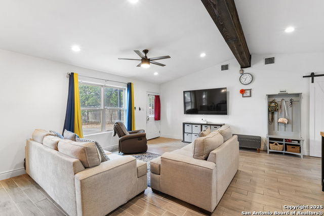 Listing photo id 5 for 519 Sandalwood