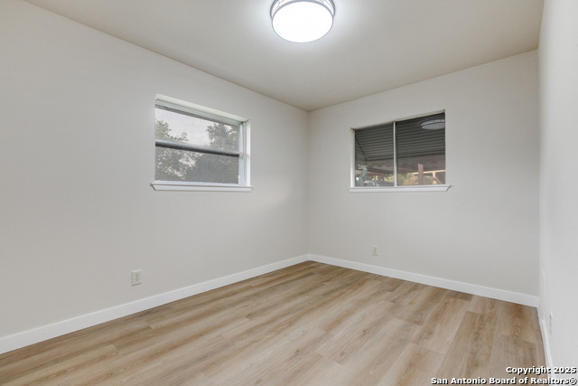 Image 10 of 14 For 3022 Redstart