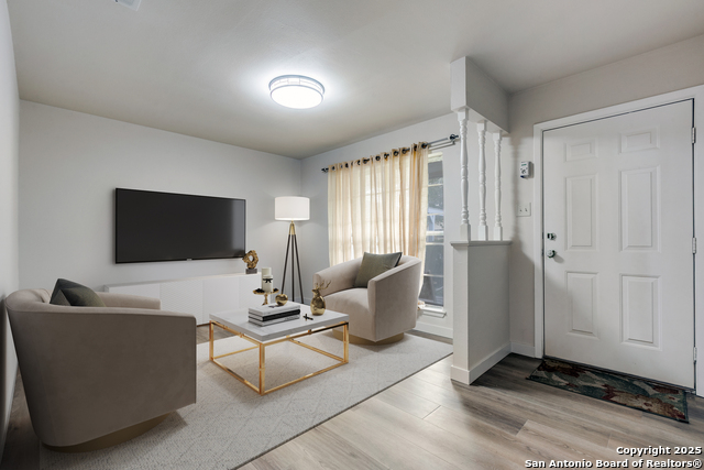 Image 2 of 14 For 3022 Redstart