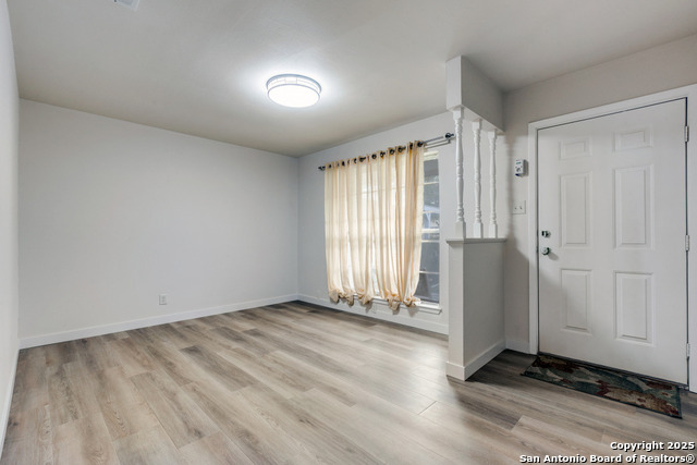 Image 4 of 14 For 3022 Redstart