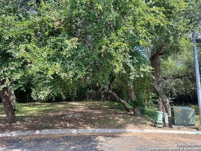 Listing photo id 2 for 3400 & 3402 Wellsprings