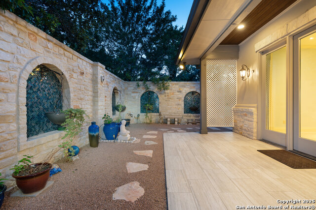 Image 5 of 81 For 8 Winged Foot