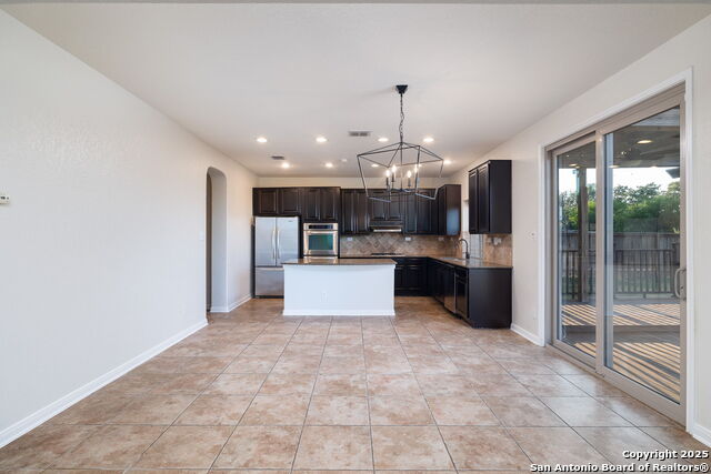 Listing photo id 11 for 1219 Ashbury Bay