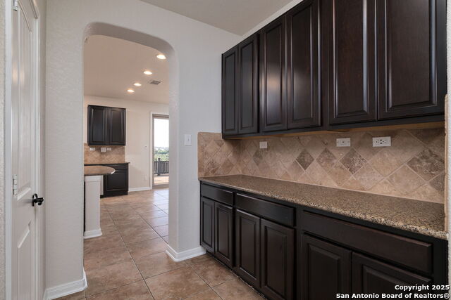 Listing photo id 14 for 1219 Ashbury Bay