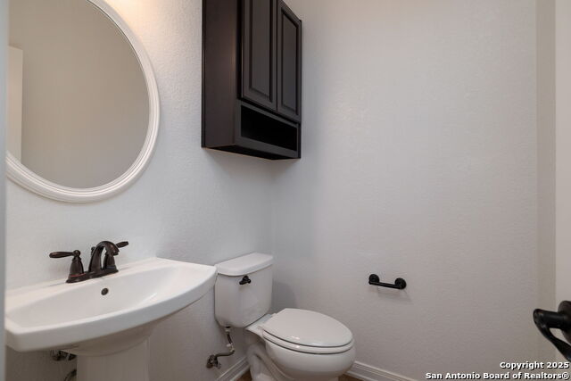 Listing photo id 15 for 1219 Ashbury Bay