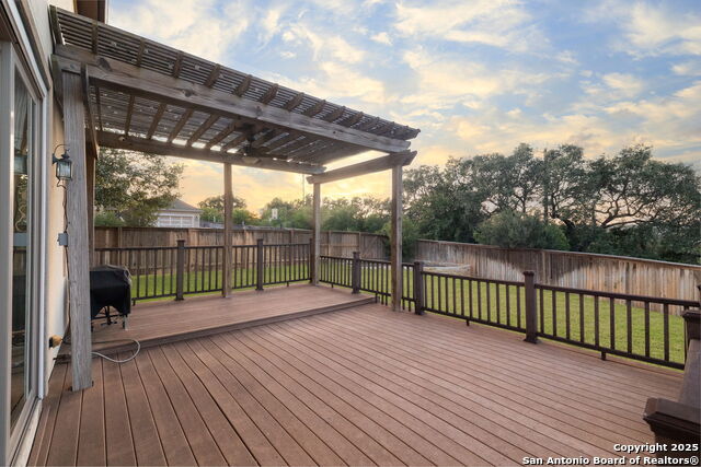 Listing photo id 33 for 1219 Ashbury Bay