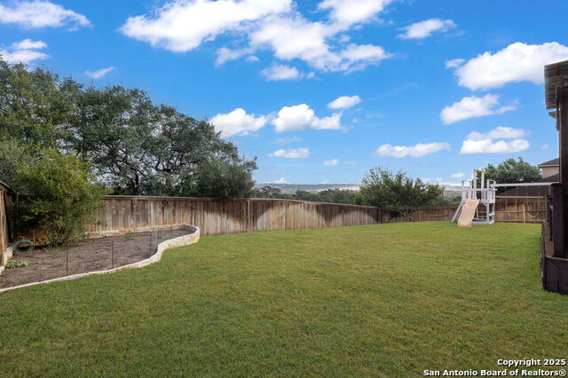 Listing photo id 35 for 1219 Ashbury Bay