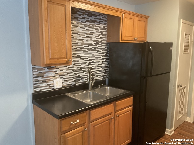 Image 4 of 10 For 1016 Kampmann Blvd  5
