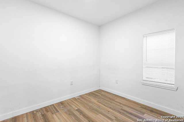 Listing photo id 8 for 3537 Laredo St S