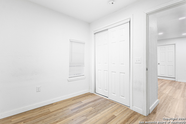 Listing photo id 9 for 3537 Laredo St S