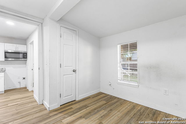 Listing photo id 13 for 3537 Laredo St S