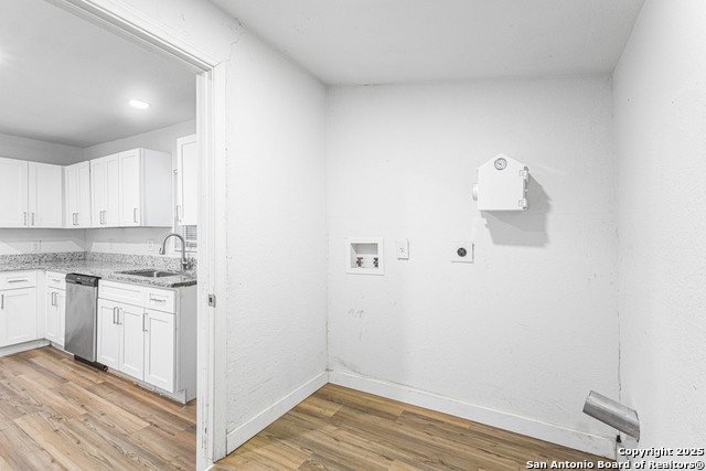 Listing photo id 14 for 3537 Laredo St S