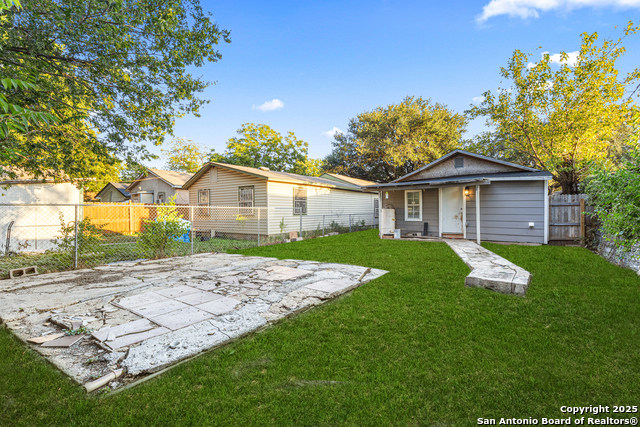 Listing photo id 15 for 3537 Laredo St S