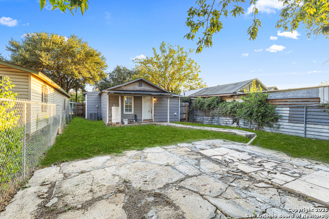 Listing photo id 16 for 3537 Laredo St S