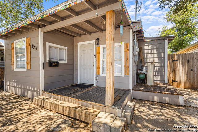 Listing photo id 0 for 3537 Laredo St S