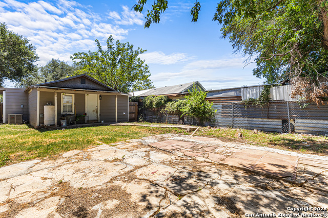 Listing photo id 18 for 3537 Laredo St S
