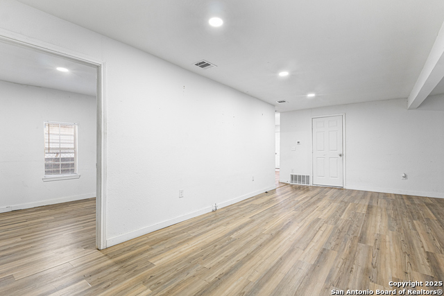 Listing photo id 1 for 3537 Laredo St S