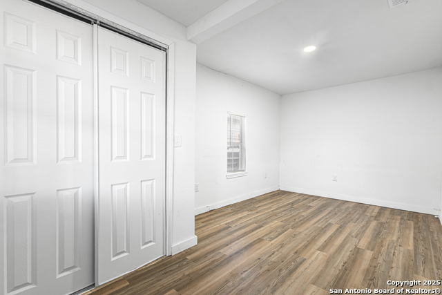 Listing photo id 4 for 3537 Laredo St S