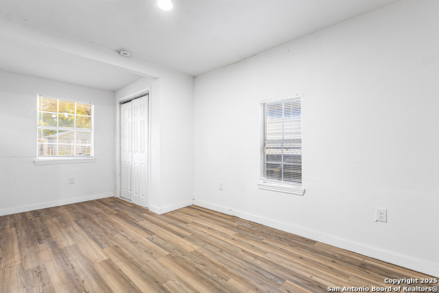 Listing photo id 5 for 3537 Laredo St S