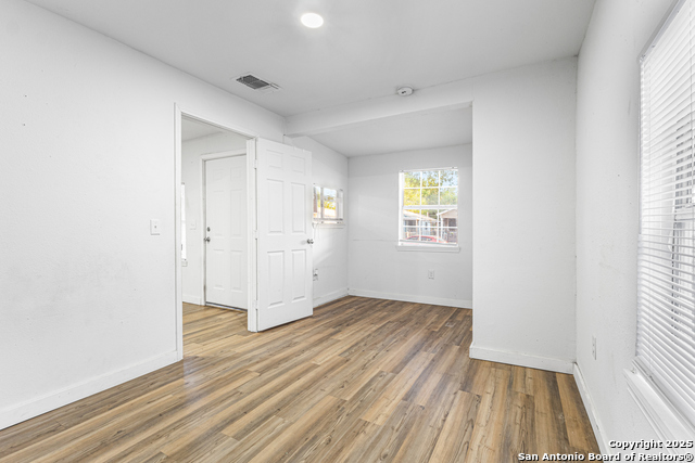 Listing photo id 6 for 3537 Laredo St S
