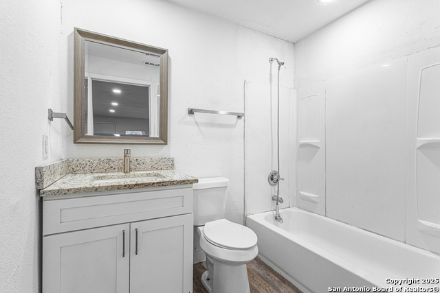 Listing photo id 7 for 3537 Laredo St S