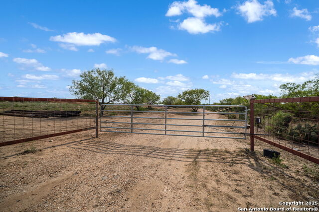 Details for 5530 Blackhill, Floresville, TX 78114