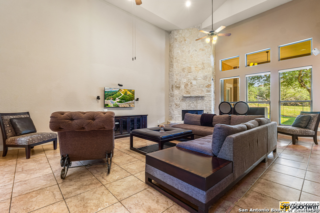 Image 14 of 36 For 25022 Estancia