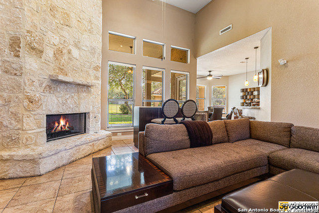 Image 15 of 36 For 25022 Estancia