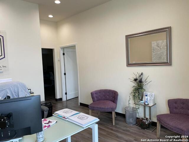 Listing photo id 9 for 5 Coughran Rd  303