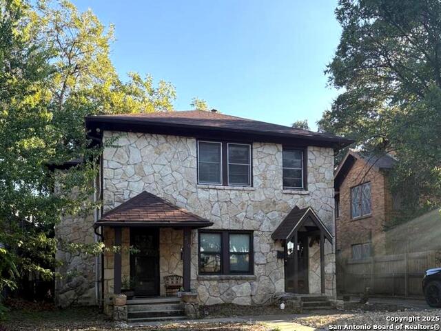 Image 2 of 24 For 210 Lullwood Ave E