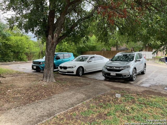 Image 3 of 28 For 4903 Ali Ave 4