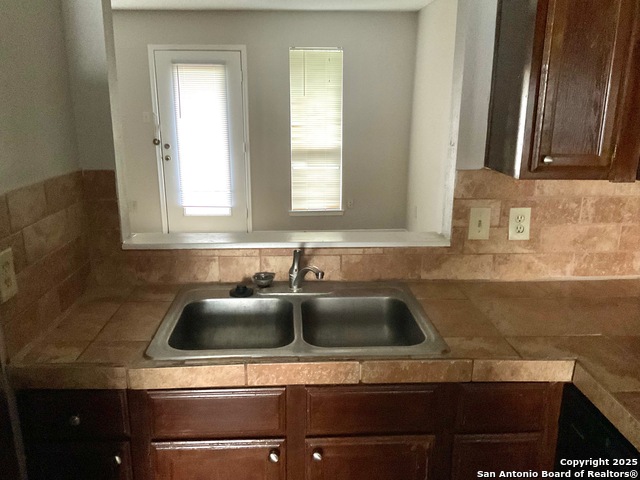 Image 4 of 28 For 4903 Ali Ave 4