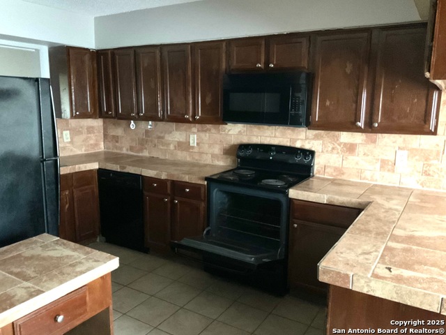 Image 5 of 28 For 4903 Ali Ave 4