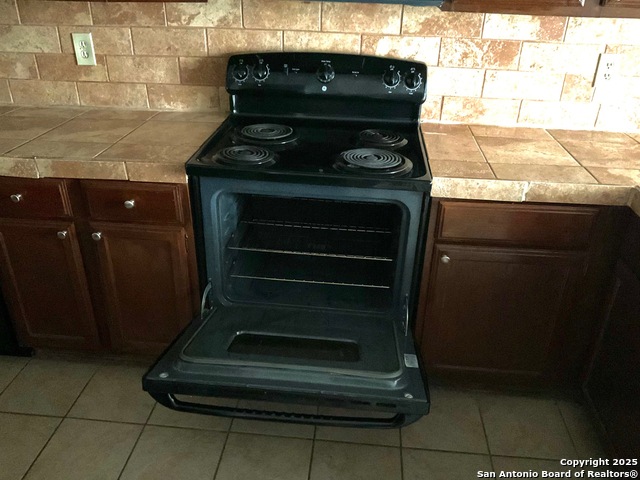 Image 6 of 28 For 4903 Ali Ave 4