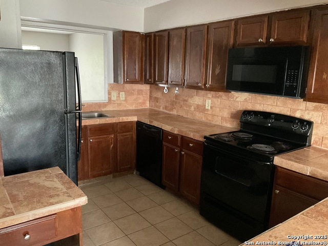 Image 7 of 28 For 4903 Ali Ave 4