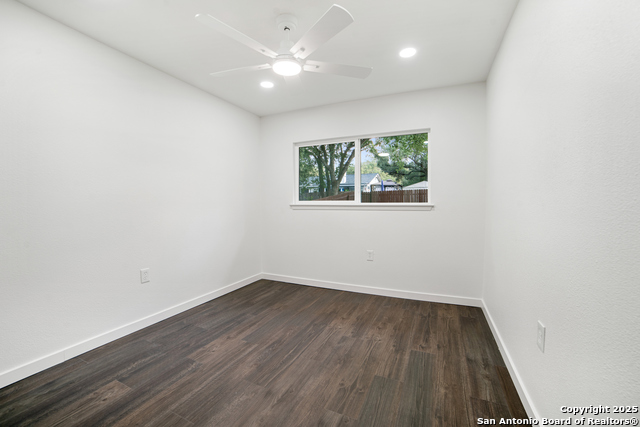 Listing photo id 10 for 5914 Brambletree